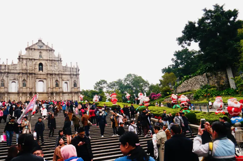澳門遊：歷史建築「大三巴牌坊」及週邊踩街趣