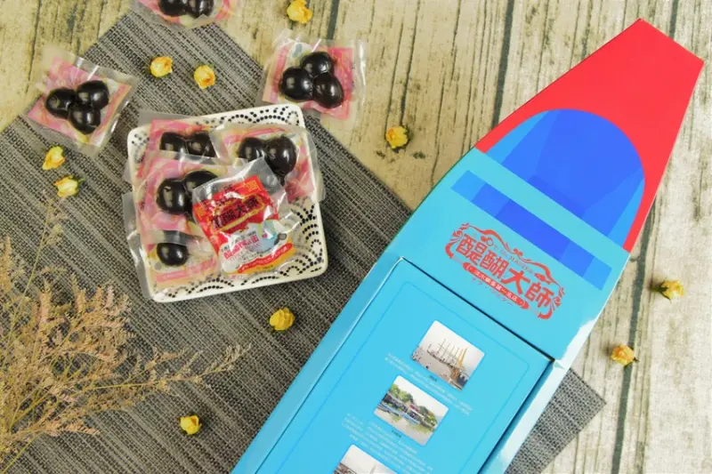 〈北部伴手禮推薦〉充滿淡水特色的超可愛『醍醐大師號禮盒』，舢舨船外型加上超豐富內容物，好吃又特別！