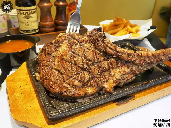  牛仔Beef炙燒牛排，一中街商圈內平價牛排，炙燒牛排好誘人，飲料小菜吃到飽~        
      
