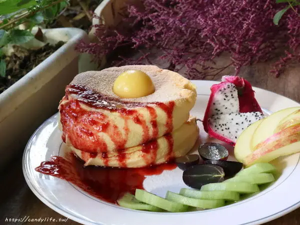 台中美食│新南五五製氷所〃台中大里舒芙蕾厚鬆餅推薦，還有冬季甜湯暖暖上市～              