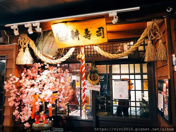 圓圓家愛吃貨-《花蓮美食》入口即化炙燒壽司，日式好風味《耕壽司》，排隊必朝聖名店別錯過