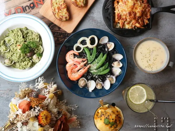 台中美食│亞丁尼義式麵屋逢甲店〃台中平價好吃義大利麵推薦，還有復古英倫風裝潢也好好拍        
      