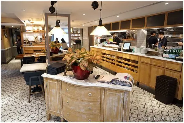 台北東區【Petit Pas一小步法式小館】美好的食物與優雅的用餐環境!