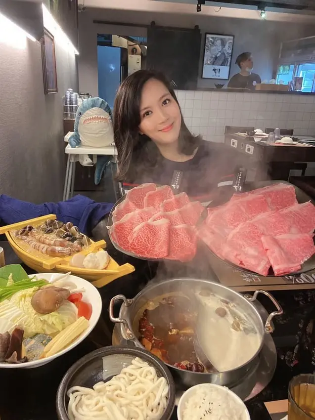  【台北推薦火鍋】行天宮美食武鶴和牛火鍋吉林店 日本A5和牛不到800元就能吃到 打卡送澳洲9+巧克力和牛