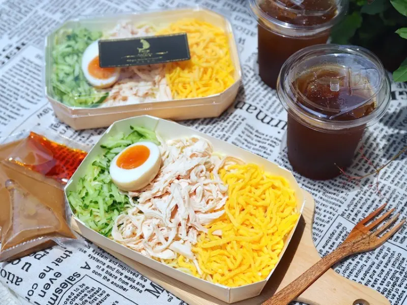 肥貓咖啡：台南最美三色涼麵開賣啦！一起外帶嚐美食，居家防疫也能幸福肥/每日限量務必預訂.台南涼麵推薦.外帶美食 - 進食的巨鼠