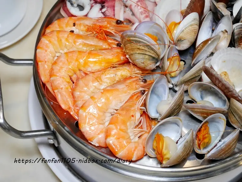 【板橋美食】蒸天下蒸氣火鍋 #新北美食 #蒸氣火鍋 #海鮮塔 多種套餐自由選