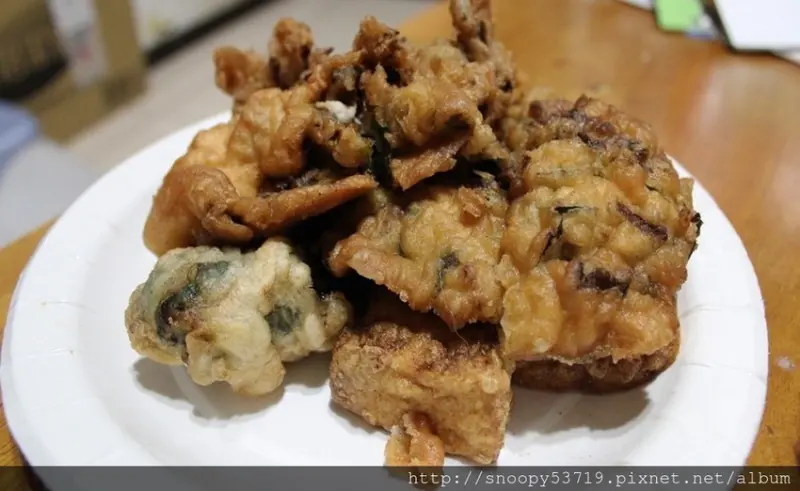 西屯市場-逢甲無名蚵嗲，料好實在又便宜的蚵嗲