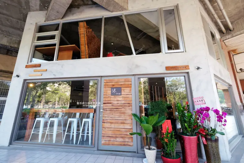 台中南區│沐Cafe-中興大學周邊自家烘豆咖啡館，下午時間來一份布丁搭配咖啡 - 藍色起士的美食主義