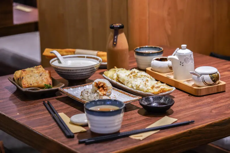 上善豆家 DeliSoys X魔王 台北大安區 豆製品專門店 潮蔬食餐廳 杏仁茶 油條 非常推薦 捷運忠孝復興站 內文有店家資訊