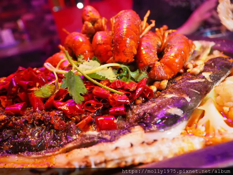 【新莊】水貨烤魚火鍋-新莊店/13香麻辣小龍蝦烤芙蓉魚/四川重慶一爐兩吃烤魚/水貨烤魚火鍋專人外送