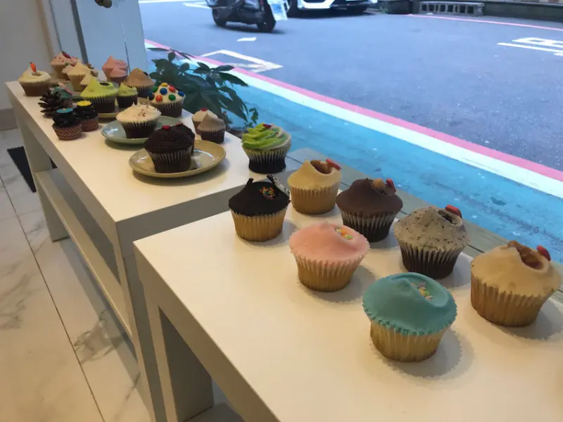 (忠孝敦化)杯子蛋糕可愛小店 不甜不膩一口接一口的甜點-Swirls Bakeshop Taipei