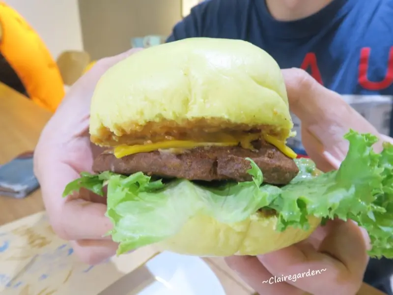 [南崁菜鳥覓食記]日光豆漿NIKKO Soymilk ~繽紛豆漿Q饅堡&蒜苗香腸酥蛋餅