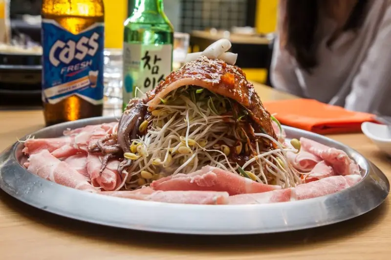 [台北信義]台灣首發店！韓國超人氣小資美食，滿滿豆芽燒肉！韓國烤肉Kongbul-小豆芽 - 大手牽小手。玩樂趣