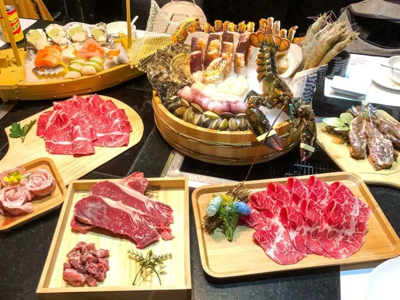 【忠孝新生】蟹宴日式頂級帝王蟹燒烤鍋物，頂級食材新鮮吃到飽！生食、火鍋、燒烤一次滿足！