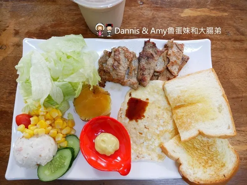 《新竹好吃早餐推薦》用心美味的樂蜜早午餐。手工山型吐司x超值套餐營養滿點x林華泰紅茶︱學生美食篇（影片） - Dannis & Amy魯蛋妹和大腸弟