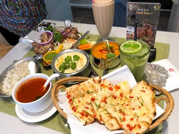 台中西屯區 · 異國料理｜淇里思印度餐廳-朝富店｜印度人開的連鎖印度料理！光是咖哩就有34種口味～菜單選擇超多樣