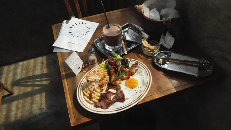 台中早午餐 ▎Update. Breakfast│休息片刻的早午餐，update時光，曬曬陽光！[大花說]