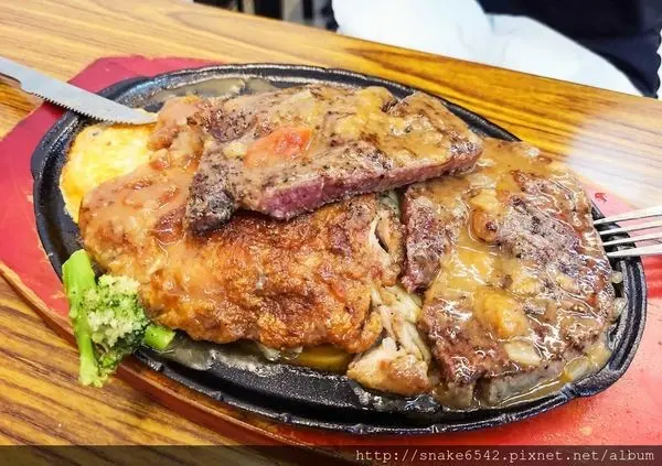 【旗棧牛排館】吃肉肉時間/肉滿滿好誘人 / 安南區美食新選擇 / 雙拼大份量 / 牛排雞腿排