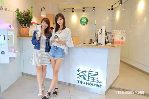 新竹飲料店新開幕！來茶屋喝飲料免費夾娃娃！烏龍熊貓奶，八月份購買指定飲品買一送一 - ㄚ綾綾單眼皮大眼睛