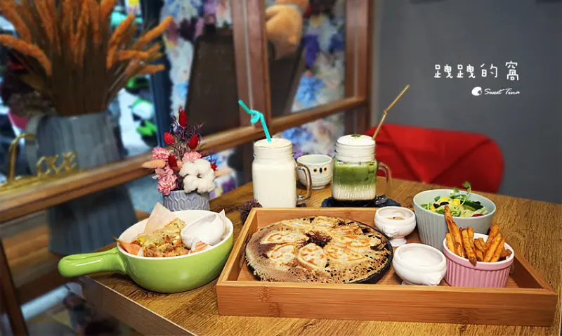 【新北三重美食】DryDry Home跩跩的窩 - IG打卡乾燥花牆 / 網美咖啡廳 / 蕾絲餃  捲蛋餅 / 下午茶 / 親子友善