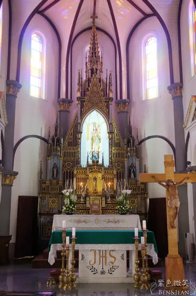 ▋高雄旅遊▋前金.玫瑰聖母堂~~台灣難得一見哥德式與羅馬式的尖塔建築