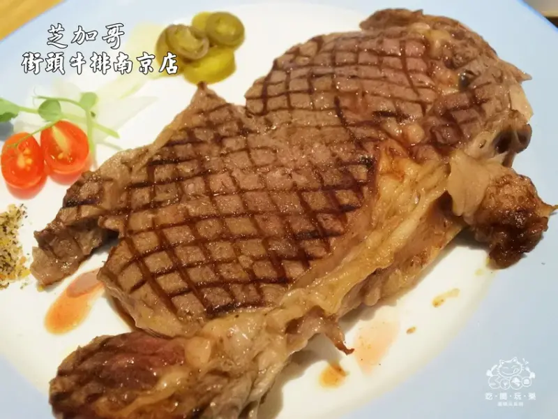 《美食推薦》【台北中山】芝加哥街頭牛排南京店。中山商圈美食 超人氣新鮮冷藏現切原塊牛排只在favtory快食尚美食廣場 歡慶開幕PS紐西蘭沙朗原價550特價350手腳太慢就吃不到 台北必吃美食推薦