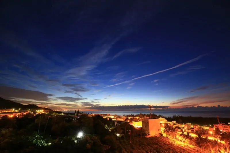 躺在床上就可以賞日出迎接東部的第一道光，台東太麻里住宿-曙光渡假酒店 - 老莫 Say台南
