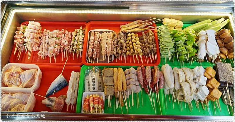 藏匿忠孝夜市巷弄內，純炭火現烤串燒，平民銅板價！炒飯、炒麵分量多，聚餐小酌CP高 - 小凉的美食小天地