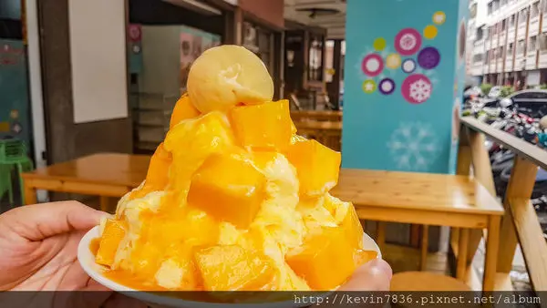 台中冰品<大碗公冰·甜品（大連店）>夏天就是要來碗有份量美味可口冰品,在炎炎夏日裡消暑透心涼
