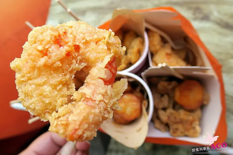 ♥台中♥逢甲夜市必吃美食【SHRIMPPA蝦帕海鮮炸物專賣店】炸物再升級，生猛海鮮帶著走~逢甲必吃超大蝦球/彈牙海鮮棒/北海道鮮食級干貝/化骨綿雞(含蝦帕菜單)