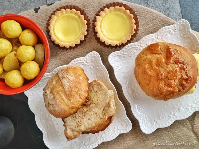 剛剛出爐│道地港式茶餐廳，每天客滿！激推五星菠蘿油、豬扒包，港式蛋塔也是人氣招牌！