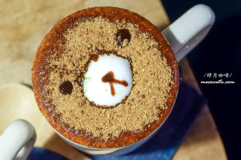 超可愛的小熊黑糖拿鐵，肆月咖啡～有貓咪的咖啡館