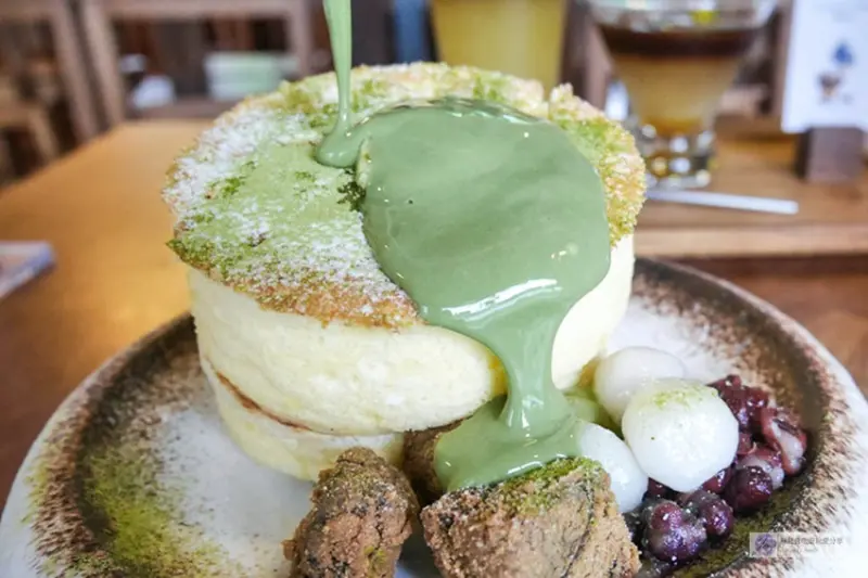 桃園美食-成真咖啡-濃郁的抹茶舒芙蕾VS充滿京都風的日式建築/桃園藝文町店(二訪)