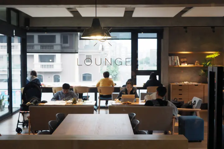 林口咖啡｜Walk In Cafe 質感豪宅裡是親子友善咖啡～寬敞4層樓坐哪裡都舒適〖食攝人生事務所〗