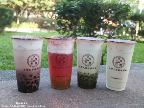 【 新北中和區】中和四號公園 手搖飲推薦『三年五班-黑糖珍珠舖』#新品"草莓秘境"預計1/17 開賣，每日限量販售）#中和黑糖珍珠推薦 #中和飲料推薦#自炒黑糖 #鹿谷烏龍奶茶 #