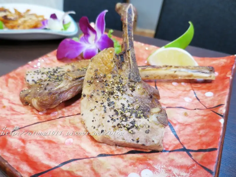 和田壽司 / 高雄六合店 / 定食價格親民 / 焦糖炙燒握壽司很有特色 !!