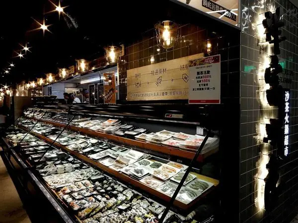 祥富水產，沙茶火鍋超市 ，食材全收錄，排隊大攻略，日本和牛超便宜龍蝦188元的台北必吃火鍋