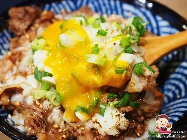 內湖這家古典風跟居酒屋元素的餐館，什麼是硬漢料理，現在還有優惠折扣