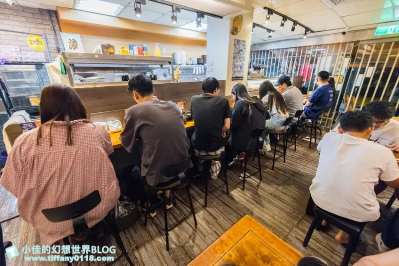 五漁村丼飯屋/味噌湯和醋飯無限量續點絕對能吃飽/海鮮丼直接給妳七種生魚片超划算/內湖美食推薦