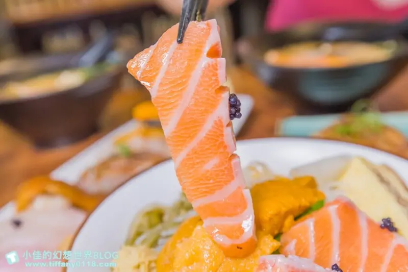 五漁村丼飯屋/味噌湯和醋飯無限量續點絕對能吃飽/海鮮丼直接給妳七種生魚片超划算/內湖美食推薦