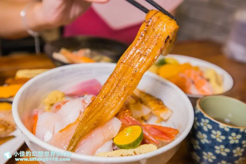 五漁村丼飯屋/味噌湯和醋飯無限量續點絕對能吃飽/海鮮丼直接給妳七種生魚片超划算/內湖美食推薦