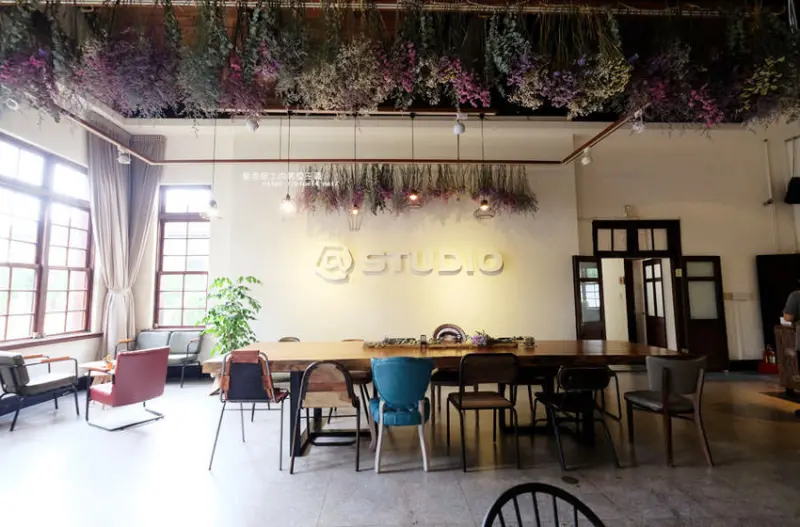 台中北區│這裏坐坐-來台中放送局裡的小池家坐坐，喝咖啡吃甜點 - 藍色起士的美食主義