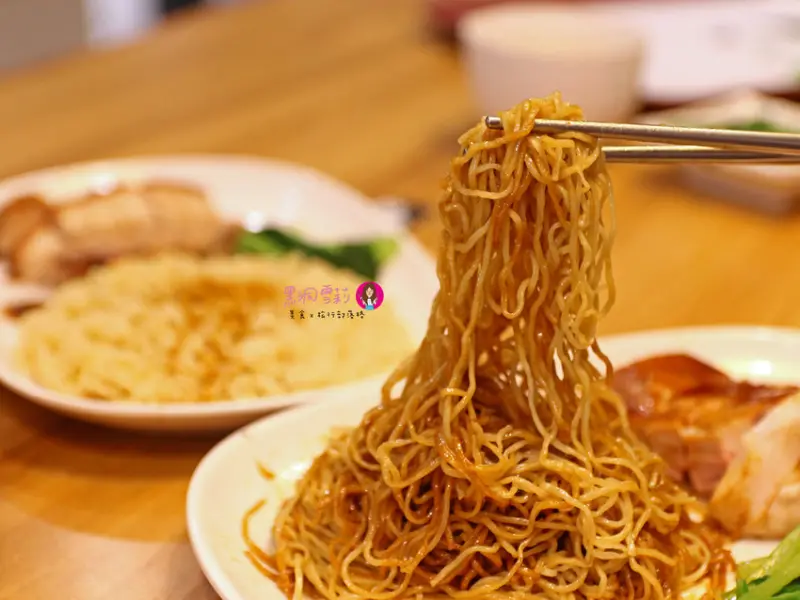 【食記】桃園／中壢「了凡香港油雞飯麵(大江店)」．2018新開幕〃大江國際購物中心