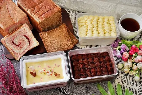 宅配低糖蛋糕推薦【歐客佬精品烘焙坊】#生吐司 #咖啡生吐司 #草莓生吐司 #手作低碳水甜品慕斯盒 #巧克力香頌慕斯盒 #檸檬乳酪慕斯盒 #愛迪達覆盆子慕斯盒 #宅配吐司推薦