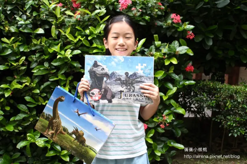 【木匠手作】小小恐龍迷千萬別錯過～全球第一款可吃又可玩的恐龍拼圖巧克力/冰箱必備～只屬於夏天的新鮮水果做成的創意甜點～夏芒Q奶＆紅龍鳳果。