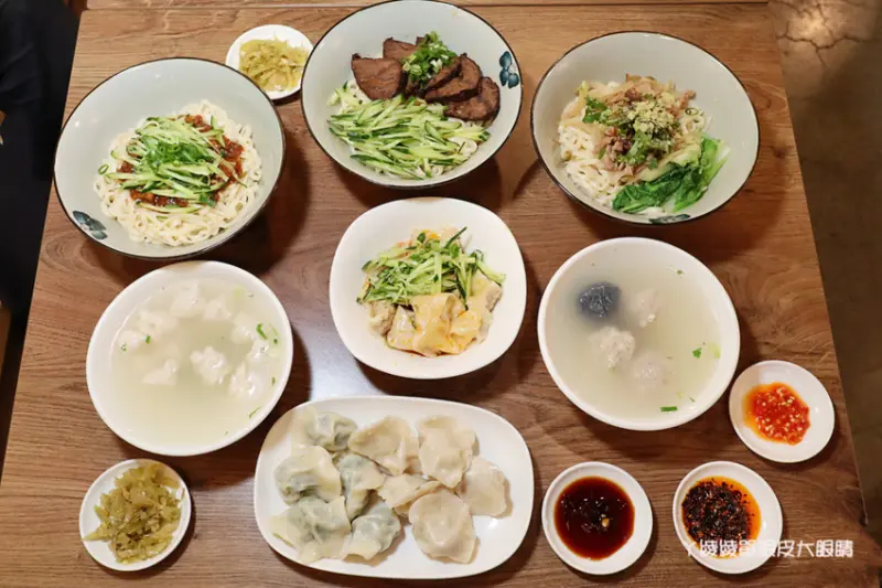 吃麵還有免費仙草湯喝 ！竹北好吃牛肉麵推薦初這家麵食館！必吃牛肉乾拌麵跟牛肉丸湯- ㄚ綾綾單眼皮大眼睛