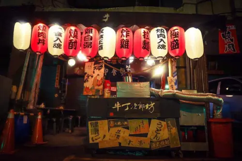 《牛丁次郎坊》一食入魂，日式鑄鐵炸鍋煎出五花肉味香