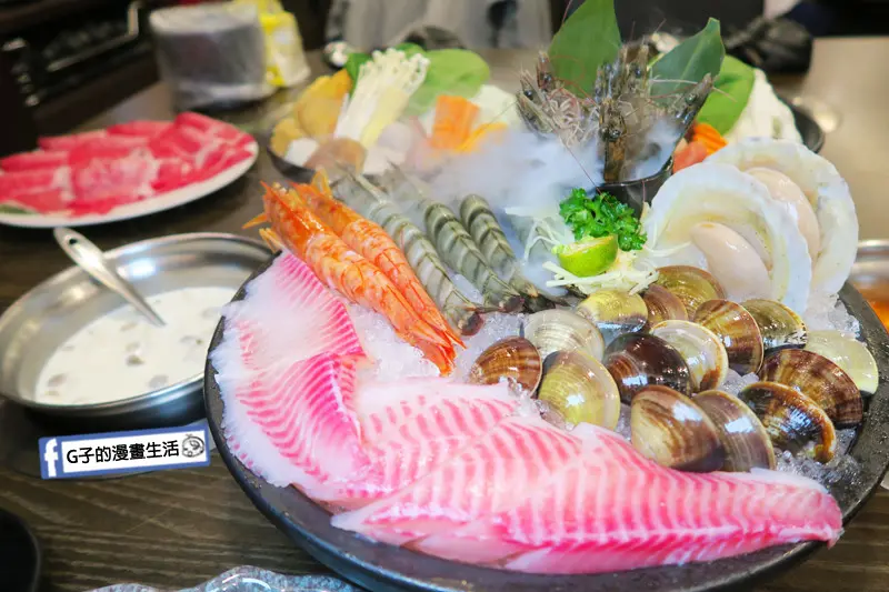 蘆洲火鍋-極禾優質鍋物,超值海陸雙人餐海鮮澎拜新鮮,天使紅蝦.海大蝦好大隻,牛奶鍋濃郁,胡椒海鮮鍋居然有螃蟹熬湯~