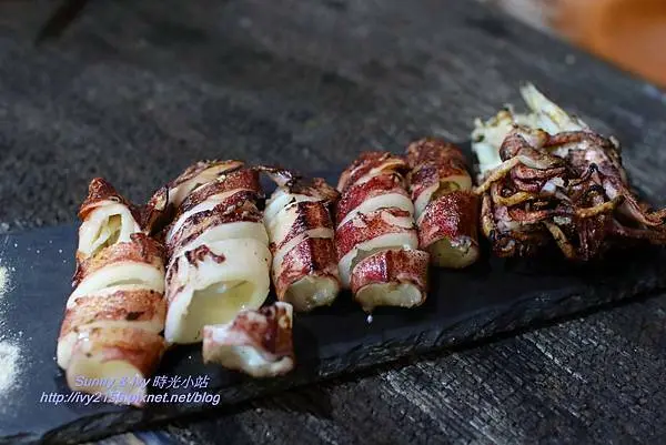 【宜蘭蘇澳食記】粉鳥林的一把小雨傘（阿嬤的石頭厝）。尚青ㄟ海鮮碳烤，真是一級棒！