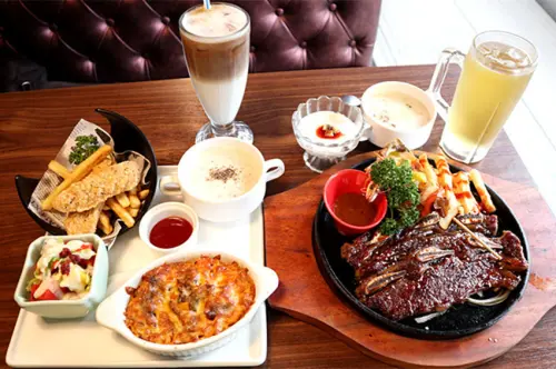 西門町美食【小牛匠】西式餐廳，位處西門町最繁華電影街徒步區，餐點具其水準，價位親民，不收服務費！